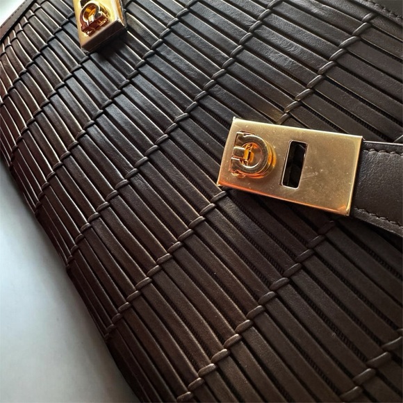 Salvatore Ferragamo Hug handbag (M) - Picture 5 of 9